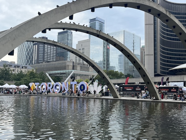 トロント中心部のイベント広場