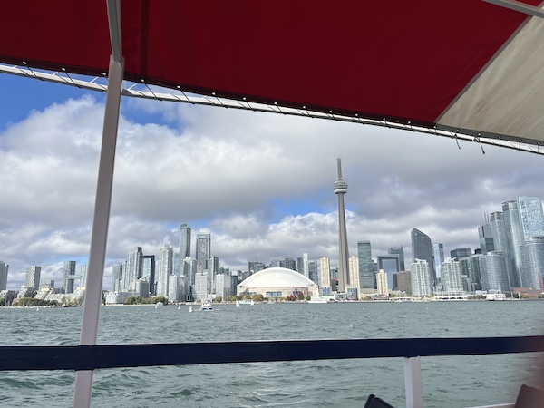 五大湖からのトロント景観
