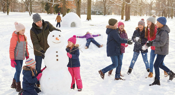 Fun winter snow activities (楽しい冬の雪遊び)