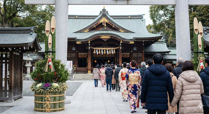 Hatsumode shrine visit, New Year. (初詣の神社、新年。)