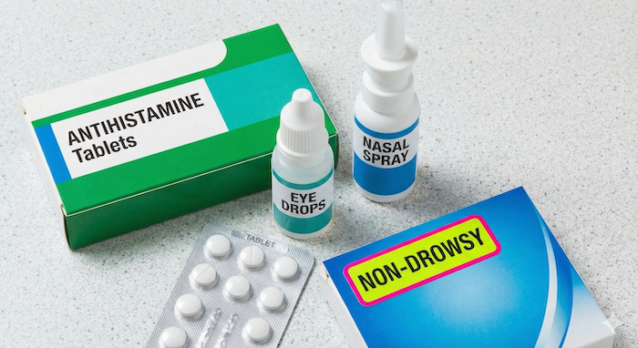 Hay fever medication flat lay. 花粉症の薬のフラットレイ写真。